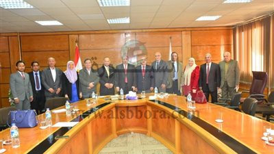 نواب رئيس جامعة أسيوط فى لقاء مع مدير عام مكتب رئيس الوزراء الماليزى