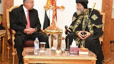 رئيس الوزراء مهنئا البابا بعيد الميلاد: وحدة الشعب وتماسكه ستظل صامدة أمام كل محاولات التأثير على نسيج الوطن