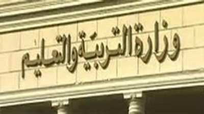 بعد 28 سنة تدريس.. خصم 400 جنيه من راتب معلم بعد الزيادة ليصبح 2300 جنيه.. يا بلاش!!