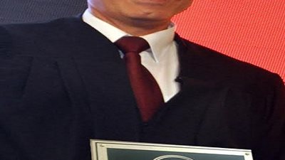 فوز نائب رئيس الجامعة الالمانية بالقاهرة بجائزة المهندس المتميزIEEE PES