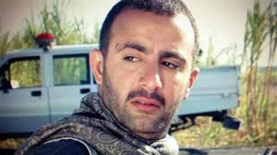 فيديو|احمد السقا يتدخل لانقاذ مواطن انقلبت به سيارته ..دائما جدع ..