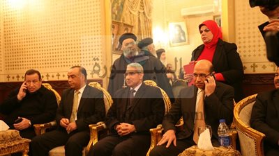 رئيس جامعة جنوب الوادي يقدم التهنئة للاخوة الاقباط بعيد الميلاد المجيد