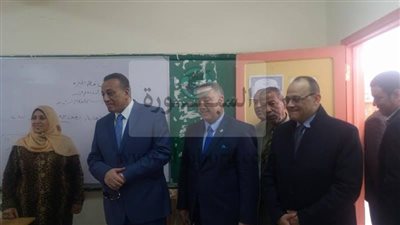 أمين عام نقابة المهن التعليمية يتفقد مع محافظ الجيزة ووكيل التعليم لجان الامتحانات بالعمرانية