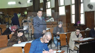 رئيس جامعة المنوفية يتفقد إمتحانات الفصل الدراسي الأول بمجمع الكليات