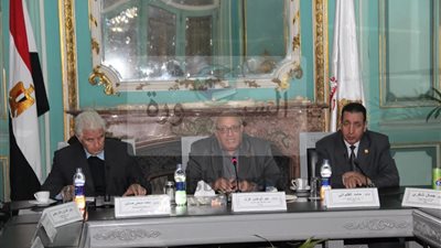لجنة إعداد اللائحة الطلابية الجديدة تبدأ أولى جلساتها بجامعة عين شمس