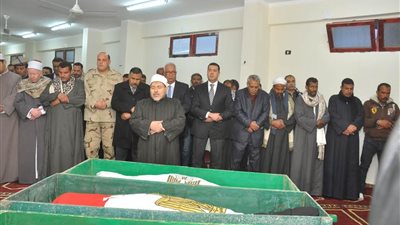 بالصور.. محافظ اسيوط ومدير الامن يتقدمان الجنازة العسكرية لشهداء حادث كمين النقب الارهابى