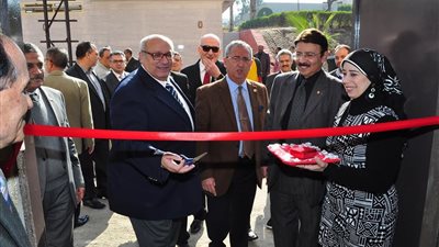 بالصور| رئيس جامعة عين شمس يفتتح وحدة التخلص من النفايات الطبية بطريقة آمنة