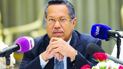 رئيس الوزراء اليمني يتعهد بدفع مرتبات موظفي الدولة في المحافظات ‏الخاضعة للانقلابيين