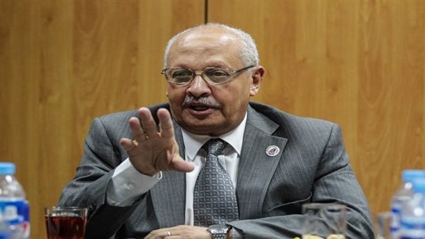 د احمد حمد رئيس الجامعة