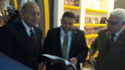 بالصور.. رئيس الوزراء يفتتح جناح جامعة عين شمس بمعرض الكتاب 48