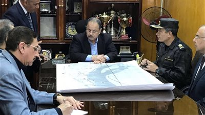 وزير الداخلية يجتمع بقيادات الوزارة لمراجعة تأمين مؤتمر الشباب بأسوان