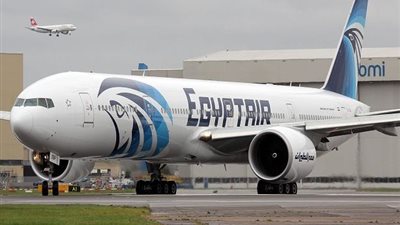 مصر للطيران تمنع مواطنيين عرب من السفر الى امريكا