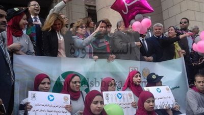 يسرا والهام شاهين يقودان مسيرة لدعم دور المرأة فى التضامن العربى