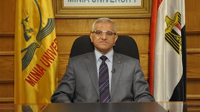 فضيحة بكلية آداب المنيا.. بعد ضياع الدرجات التراكمية للخريجين.. شئون الطلاب ترفض استخراج الشهادات