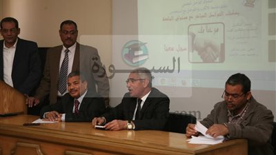 رئيس جامعة جنوب الوادي يشهد مبادرة جامعة بلا اوراق