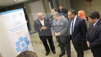 الشيحى يفتتح أكبر حاضنة تكنولوجية قومية متخصصة فى صناعة الالكترونيات 
