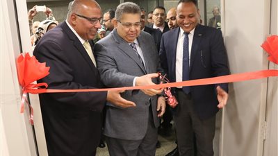 بالصور.. الشيحى يفتتح أكبر حاضنة تكنولوجية قومية متخصصة فى صناعة الالكترونيات بمعهد بحوث الالكترونيات