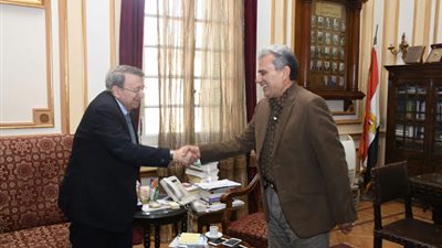 بالصور.. جابر نصار يبحث مع رئيس مجلس أمناء مدينة زويل تطوير البحث العلمي