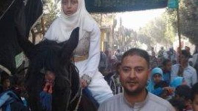 زفة بمحافظة اسيوط لفتاة بالصف الاول الاعدادي لحفظها القرآن الكريم