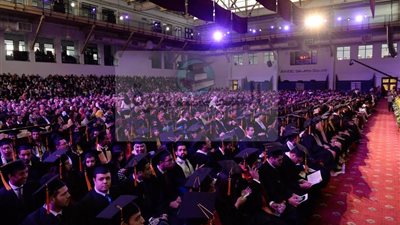 بالصور..الجامعة الأمريكية بالقاهرة تحتفل بتخريج دفعات جديدة للبكالوريوس والدراسات العليا‎