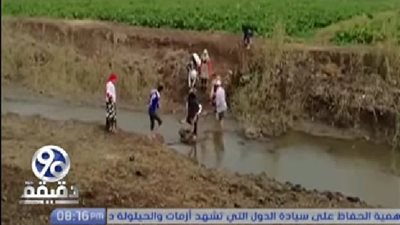 فيديو.. طلاب يذهبون مدارسهم عن طريق 