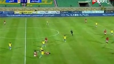 الشوط الأول ينتهى بالتعادل السلبى بين الأهلى والاسماعيلى