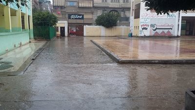 مياه الأمطار تغرق الشوارع والمدارس بدمياط.. إلغاء طابور الصباح و انخفاض نسبة الحضور في جميع المدارس 