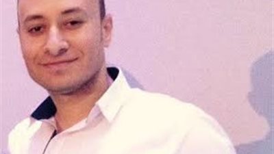 برافو.. معلم ملوى يسلم مبلغ 138 الف جنيه لصاحبها ويرفض المكافأة.. وماذا فعلت المهن التعليمية له؟