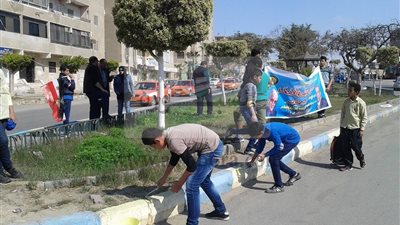 صور.. طلاب الإسماعيلية يدشنون مبادرة مدينتي و افتخر
