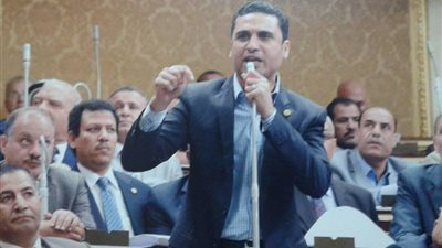 نائب برلماني ينهى ازمة المواصلات بقرية أولاد سراج بتوفير اتوبيس بأسيوط