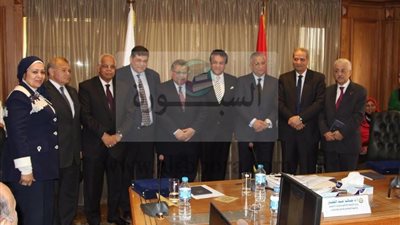 عبد الغفار يعرض رؤية التعليم العالى والبحث العلمى أمام المجلس الأعلى للجامعات ويكرم عدد من الوزراء السابقين