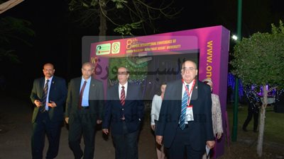 محافظ الأقصر يشارك رئيس جامعة أسيوط ووفد اتحاد الجامعات العربية في العشاء الرسمي لمؤتمر الأورام