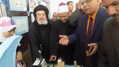 بالصور.. شركة مياه الشرب بأسيوط تكرم طلاب المدارس بمسابقة (وفر وفكر وابتكر)