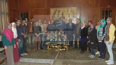رئيس جامعة المنوفية يكرم الطلاب الفائزين في مهرجان الأسر الطلابية السابع بجامعة قناة السويس