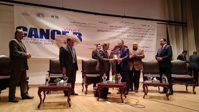 بالصور.. العالم الدكتور مصطفى السيد في رحاب جامعة عين شمس