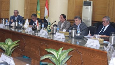 بالصور.. ممثل عن طلاب بنها يناقش مجلس الجامعة ويعرض المشكلات التي تواجه الطلاب