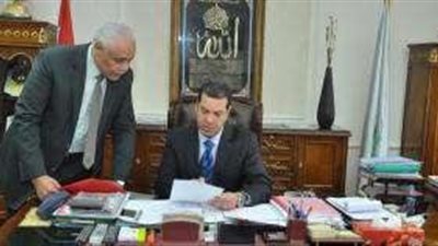 عاجل.. محافظ أسيوط يوقف مسئولى مدرستين 3 أشهر 