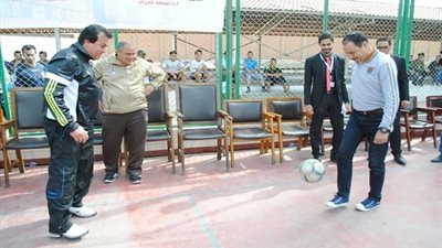 بالصور.. وزير التعليم العالي يفتتح مهرجان كرة القدم الخماسي بأسنان عين شمس
