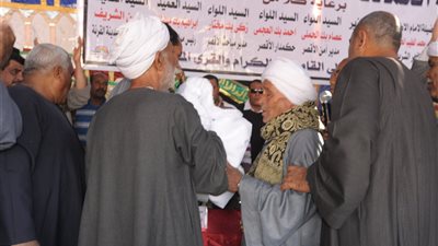 بالصور.. محافظ الأقصر يشهد صلح بين عائلتى الحمادنة والطراخين بقرية الرياينة بالقرنة 