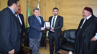 بالصور.. رئيس جامعة بنها يستقبل رئيس اتحاد طلاب ليبيا ومنسق القبائل الليبية المصرية