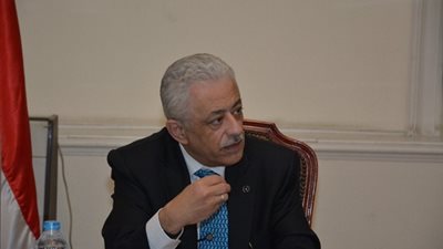 شوقى يستبعد مديرة مدرسة ويحيل المسئولين عنها للتحقيق