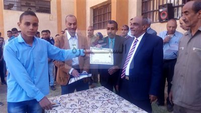 تعليم الأقصر يكرم أوائل الطلبة الفائزين على مستوى محافظات جنوب الصعيد للتعليم الصناعى 