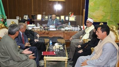 محافظ المنوفية يلتقي وفد بيت العائلة