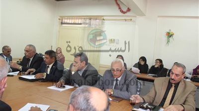 تعليم أسيوط يناقش الإستعدادات للإمتحان التجريبى للبوكليت
