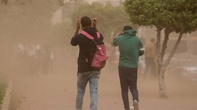 الأرصاد الجوية تحذر المواطنين من الخروج من منازلهم غدا.. والحكومة: الأحد يوم عمل عادي