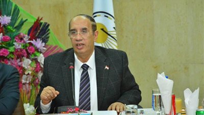 رئيس جامعة اسيوط يقرر وقف الدراسة بكافة الكليات غدا الأحد  مع أعفاء العاملين من التوقيع 