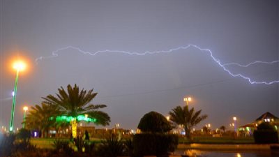 تعليق الدراسة في المدارس والجامعات في 5 مناطق بالسعودية اليوم لسوء الاحوال الجوية 