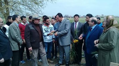 رئيس جامعة المنوفية يتفقد مزرعة الراهب فى يوم الحقل