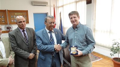 بالصور.. وفد من جامعة ألبنوى الأمريكية بكلية علوم جامعة عين شمس  