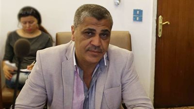 نائب برلماني : 80 % من الموظفين يتقاضون أجرا بدون عمل.. 